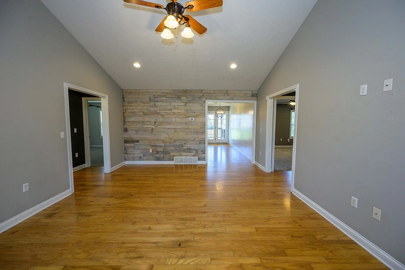 4 bed, 2.5 bath, 2083 sqft, $2,300 — Photo 4