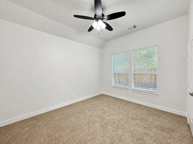 3301 Elm Creek Dr — Photo 30