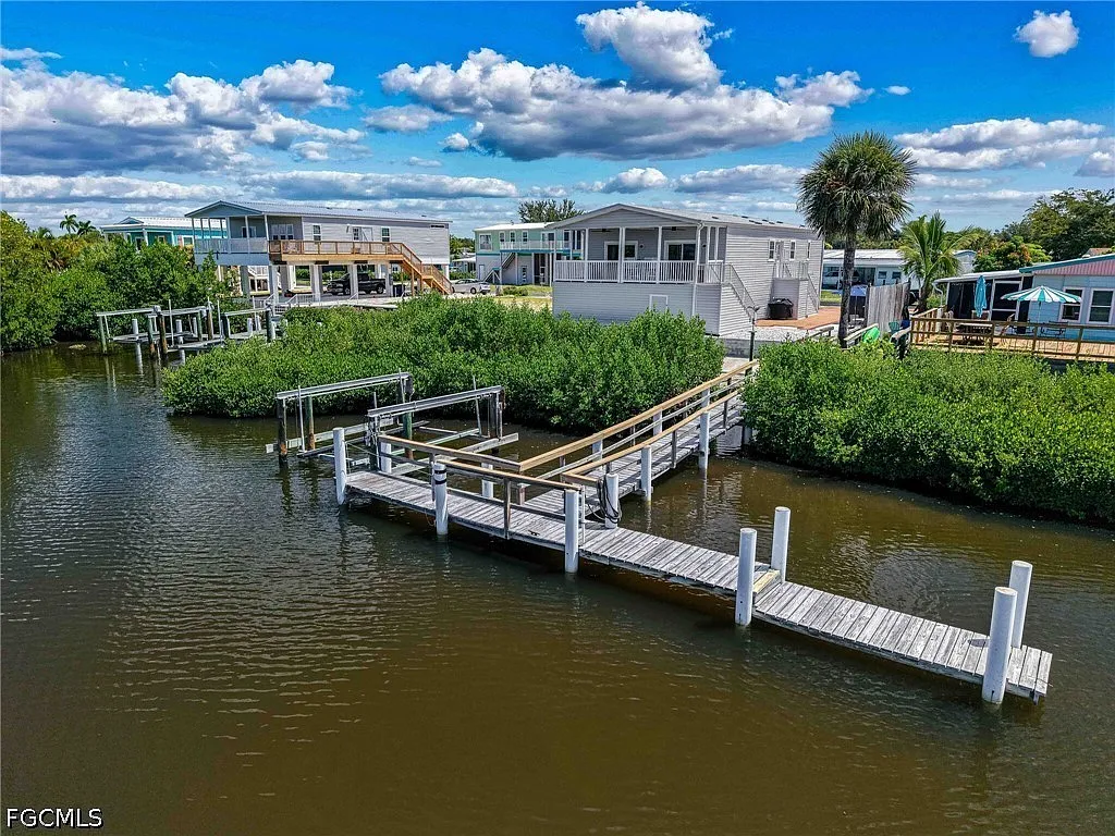2 bed, 2.0 bath, 1352 sqft, $5,500 — Photo 4