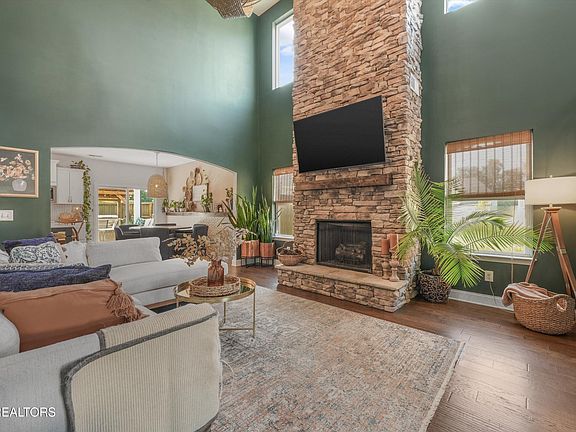 5th image of 10806 Glory Maple Ln