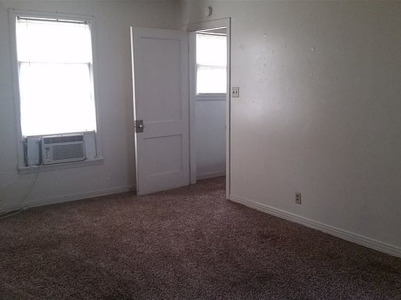 4th image of 3702 Meadowbrook Dr