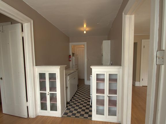 4th image of 439 University Ave #38