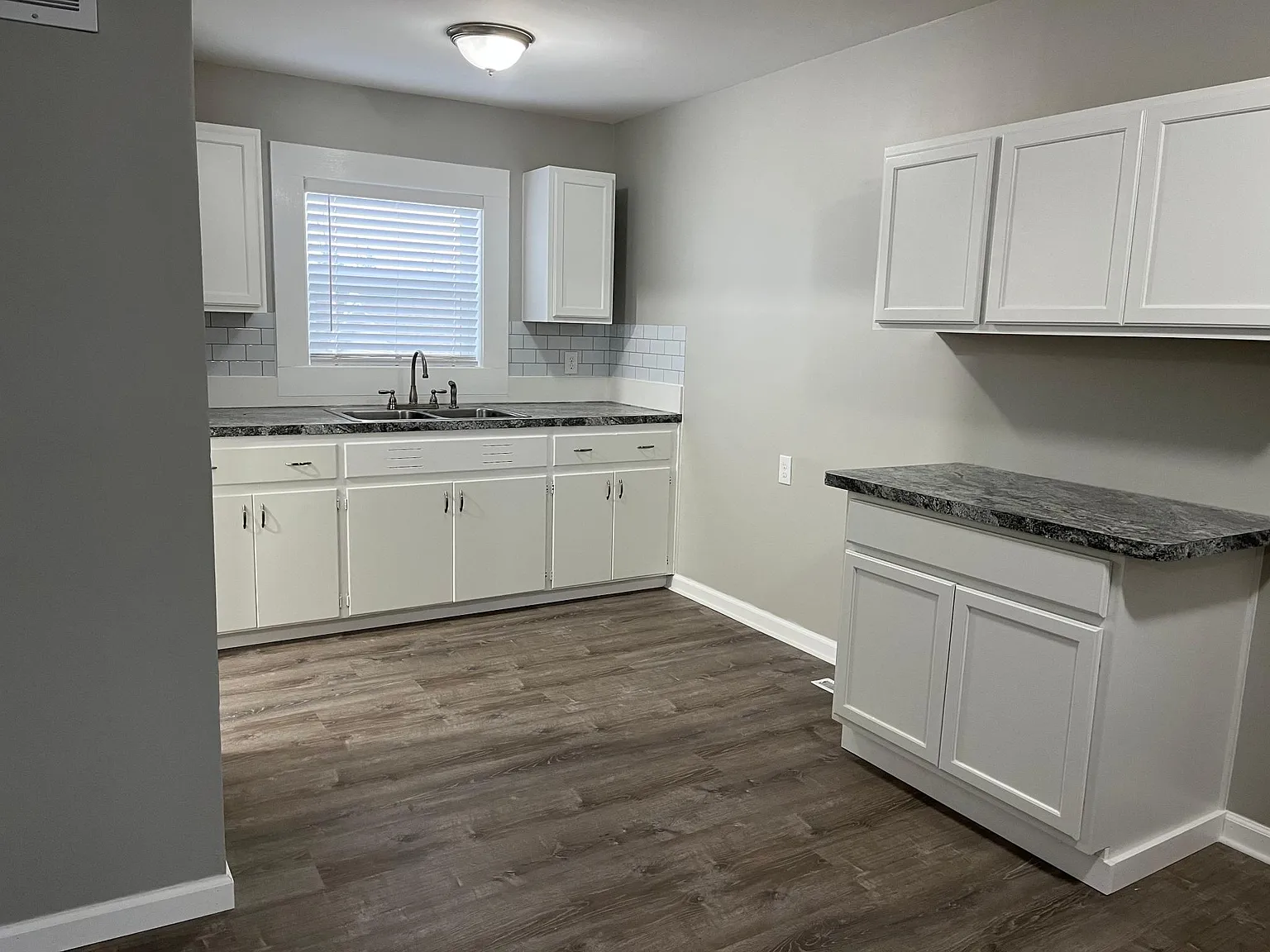3525 Brandon St — Photo 2