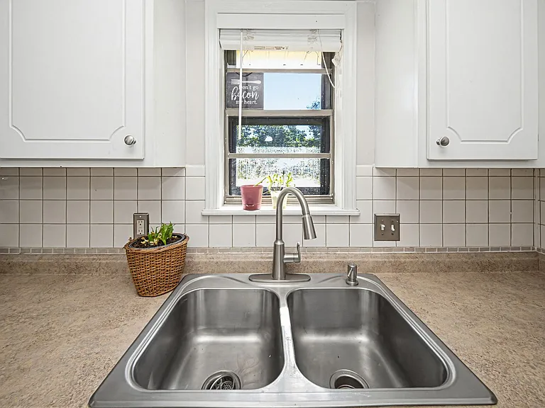 1429 Highland Dr — Photo 17