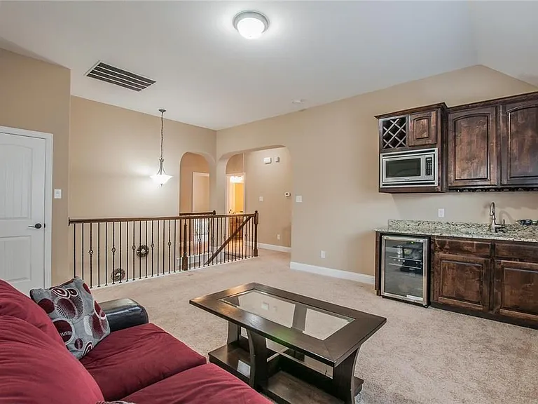 2440 Kingsgate Dr — Photo 12