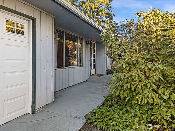 2nd image of 2276 Ponderosa Drive SE