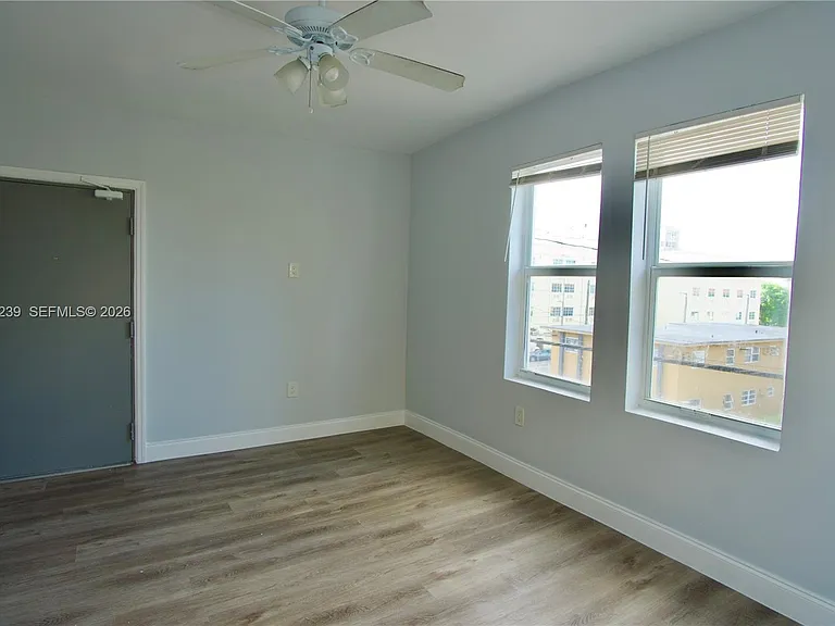 1142 SW 4th St #15 — Photo 7