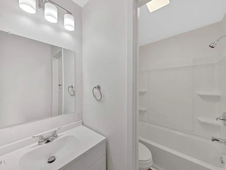 528 Parrish Ln — Photo 14