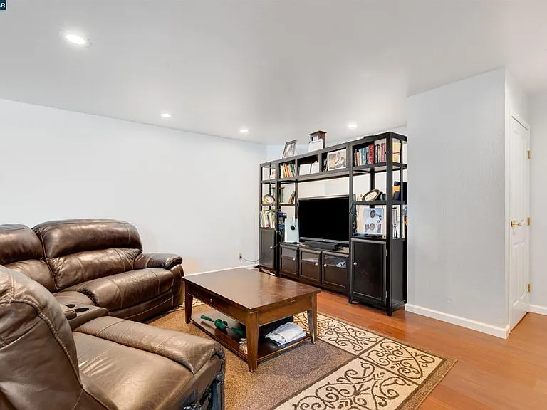 9085 Alcosta Blvd #409 — Photo 5