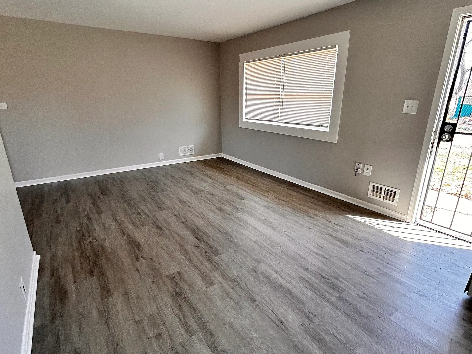 4 bed, 1088 sqft, $1,450 — Photo 2