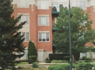 660 McHenry Rd APT 405, Wheeling, IL 60090