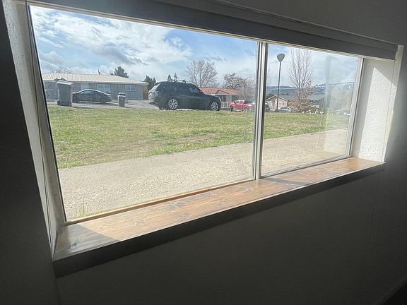 5th image of 9 Lindwood St NE #B