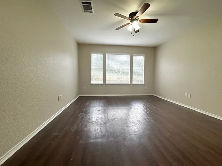 4713 Castleman Dr — Photo 9