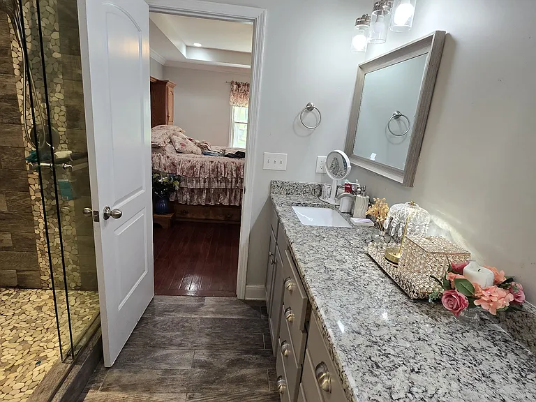 104 Yates Dr — Photo 12