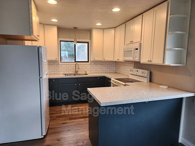 812 W 13th St — Photo 6