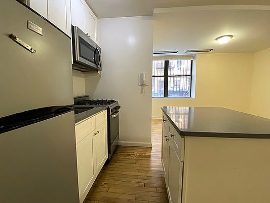 4th image of 427A E 89th St APT 4