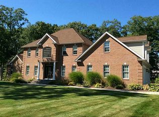 70 Pine Ridge Dr, Cranston, RI 02921