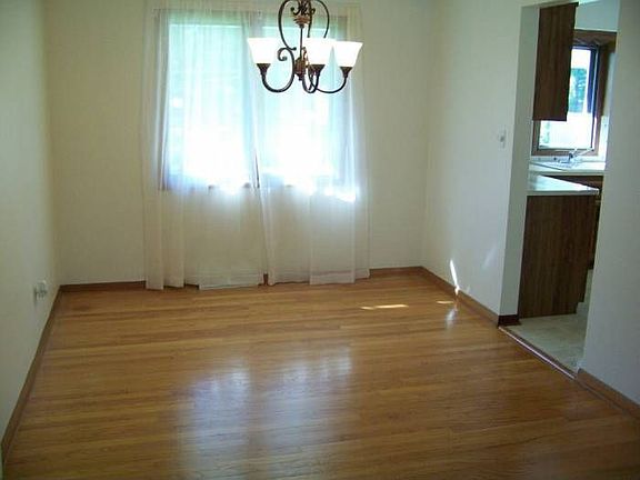 4th image of 16018 Ramona Dr