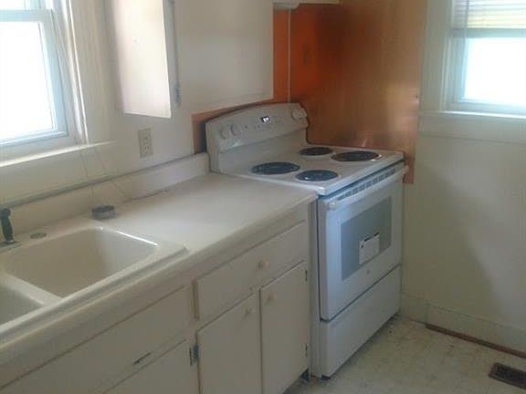 4th image of 309 S Boundary St