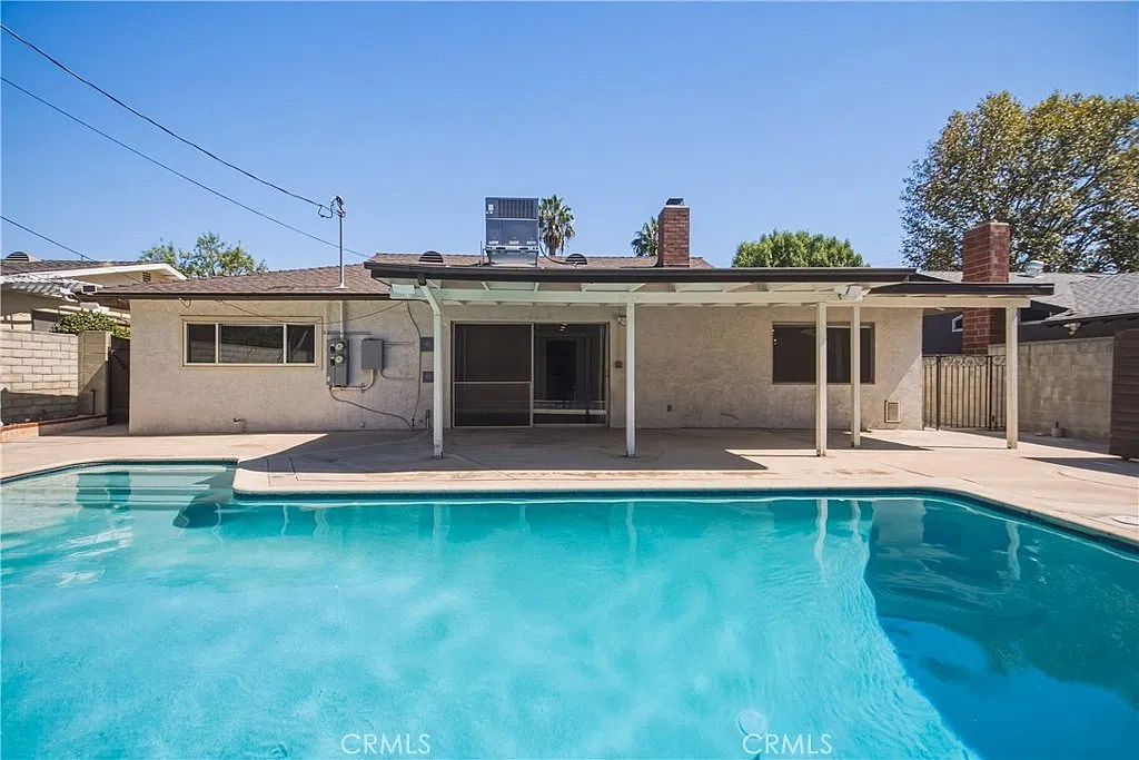 3 bed, 1470 sqft, $4,295 — Photo 3