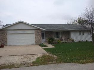 402 N 4th St, Cissna Park, IL 60924