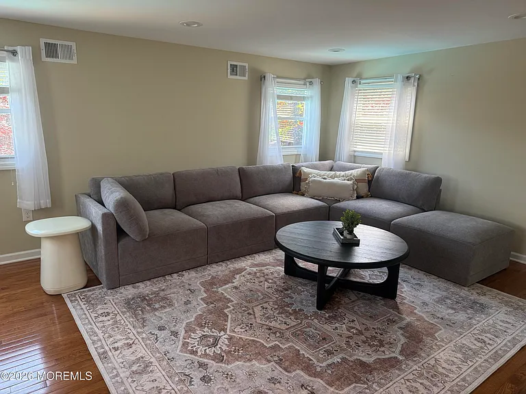 116 Cornell Ave — Photo 6
