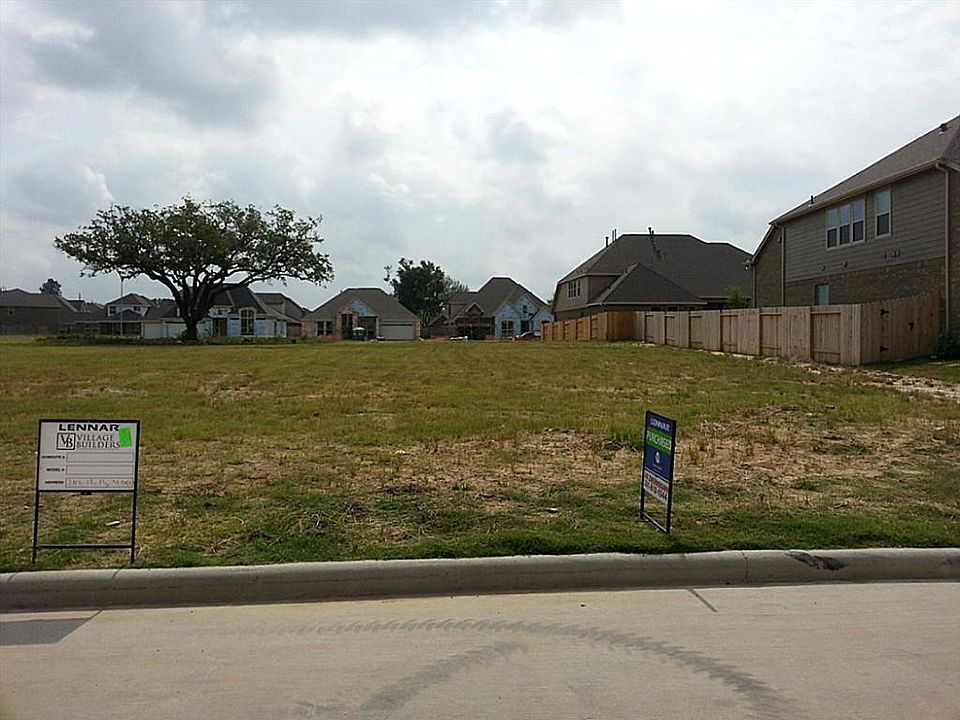 1st image of 2106 Holly Manor Ct