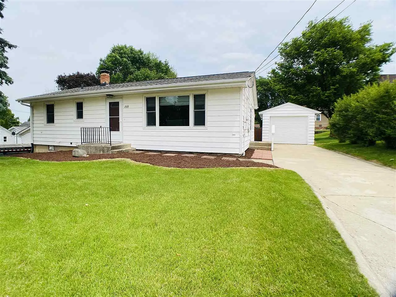 205 Elm St photo 1