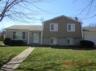 36695 Clarita St, Livonia, MI 48152