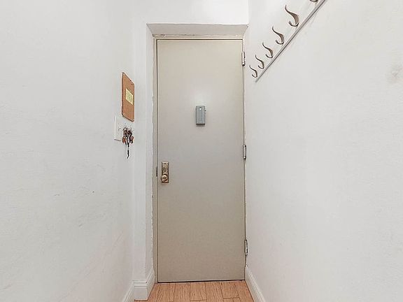 3rd image of 1620 Lexington Ave #6F