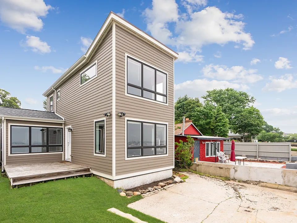 1B Caroll St