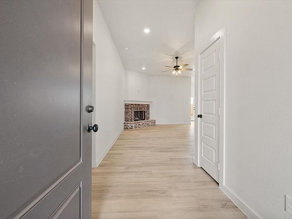 4th image of 6005 Venita Ave