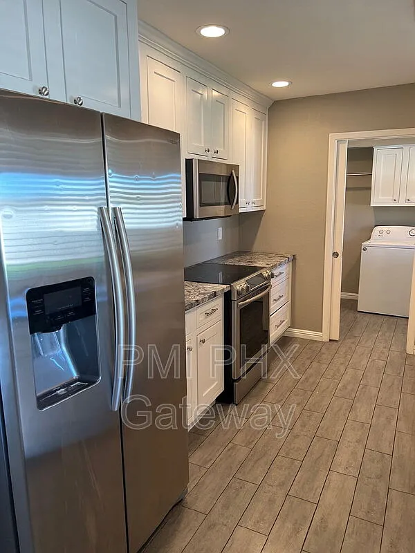 4 bed, 2.0 bath, 1821 sqft, $2,516 — Photo 4