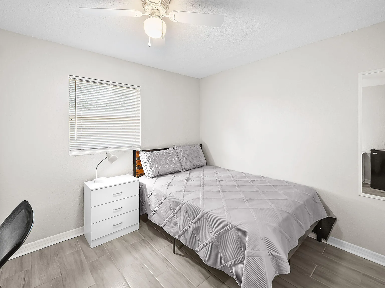 4 bed, 5.0 bath, 2100 sqft, $1,170 — Photo 2