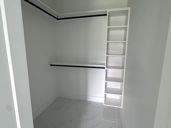 5th image of 1023 SE 23rd Pl