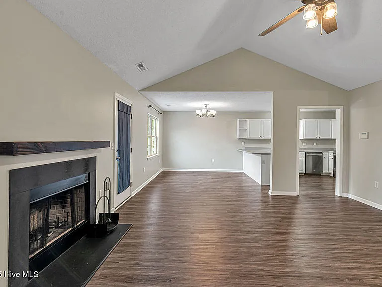 201 Ross Ct — Photo 8