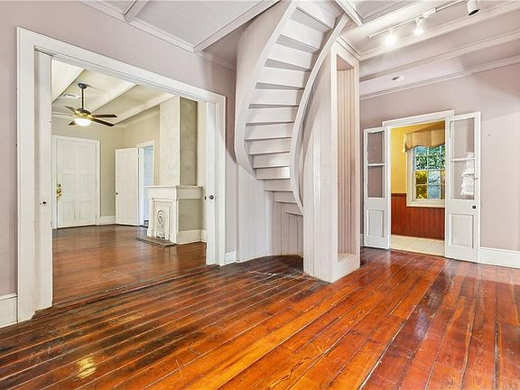 5th image of 2622 Royal St