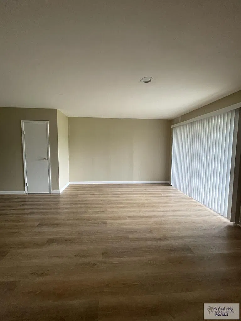 3 bed, 2.5 bath, 1474 sqft, $1,300 — Photo 4