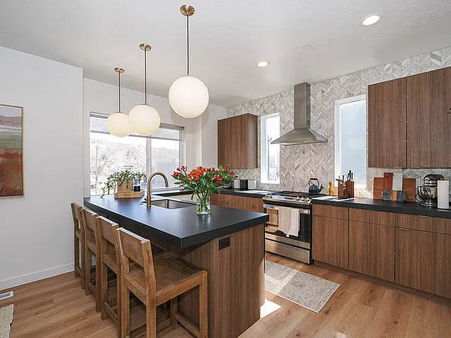 723 N 300 W — Photo 12