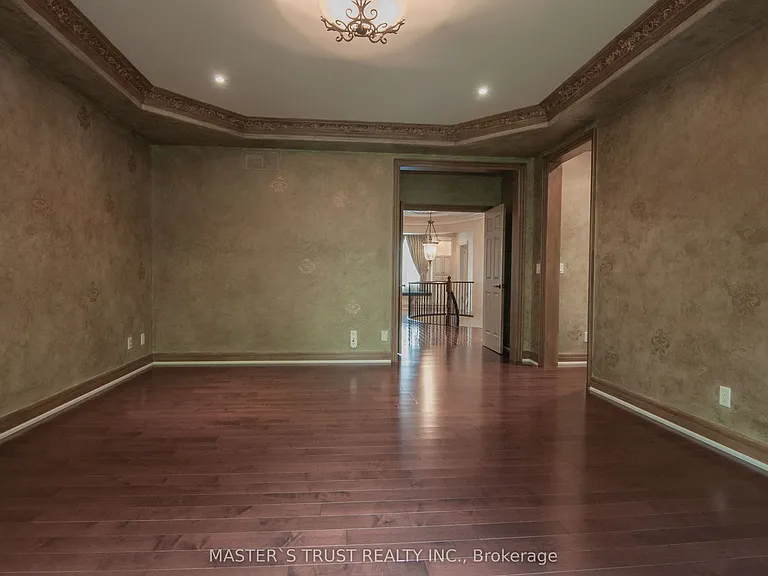 678 Saint Nicholas Ct — Photo 26