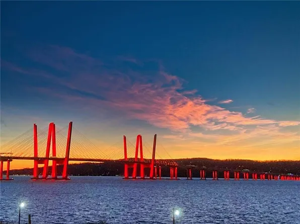 16 Rivers Edge Drive #302, Tarrytown, NY 10591