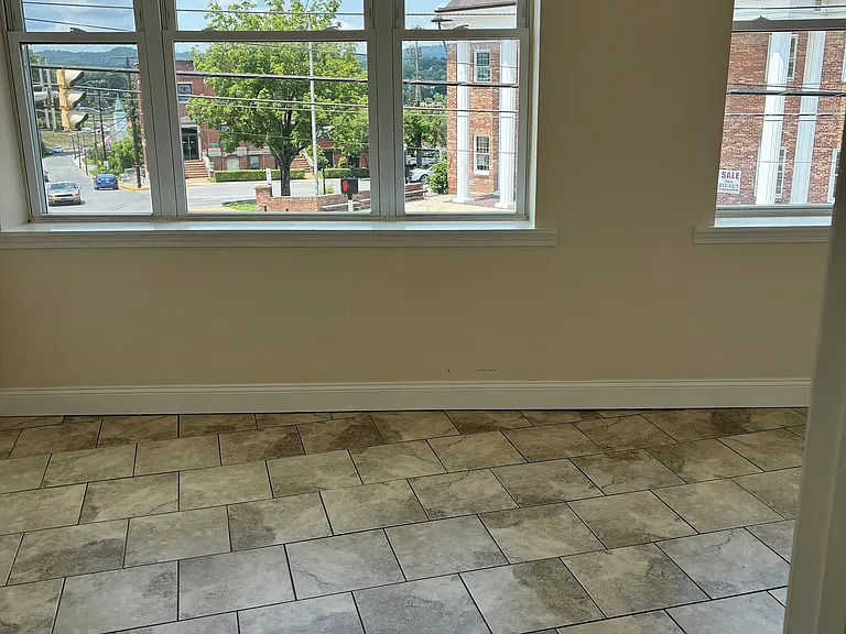 110 Main St E #2A — Photo 2