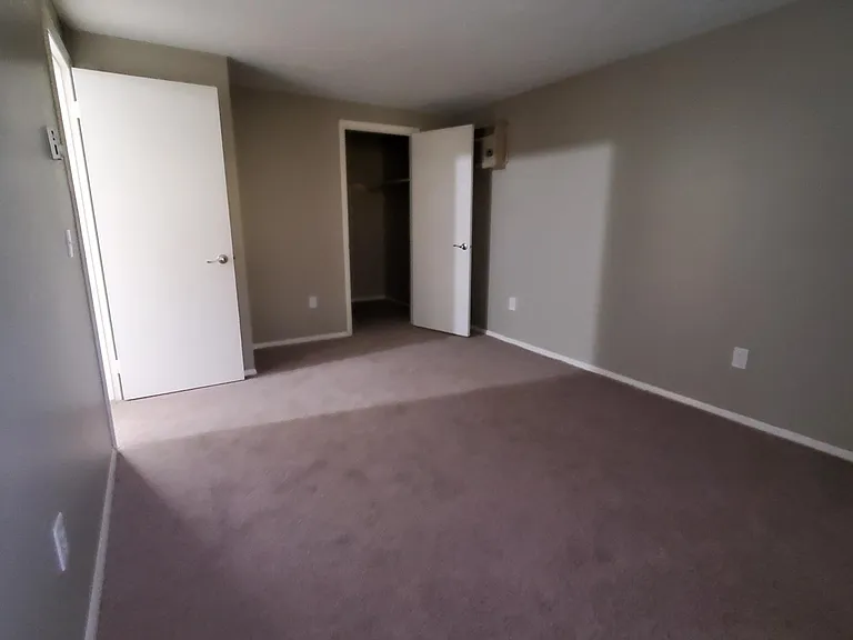Sycamore Apartments — Photo 8