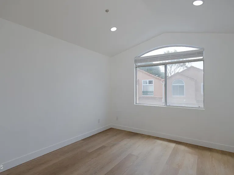 1311 Oyster Pl — Photo 17