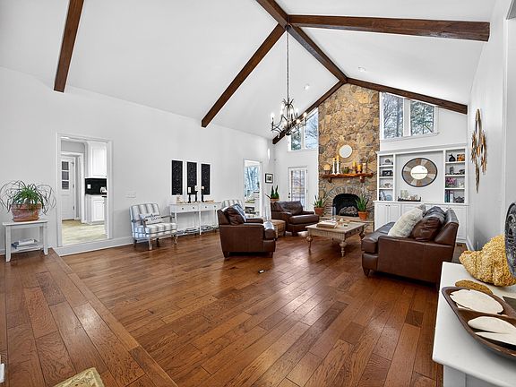 5th image of 135 N Beaver Dam Rd