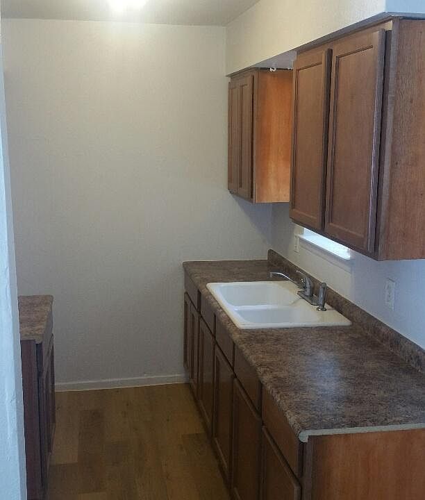 1st image of 1212 Greenbrier Dr