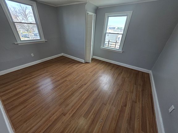 5th image of 242 Hillcrest Ter