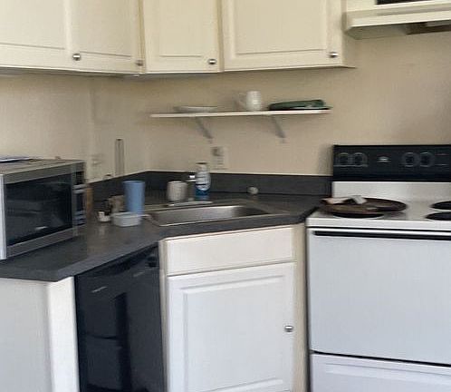 4th image of 2572 Beech Ave #7