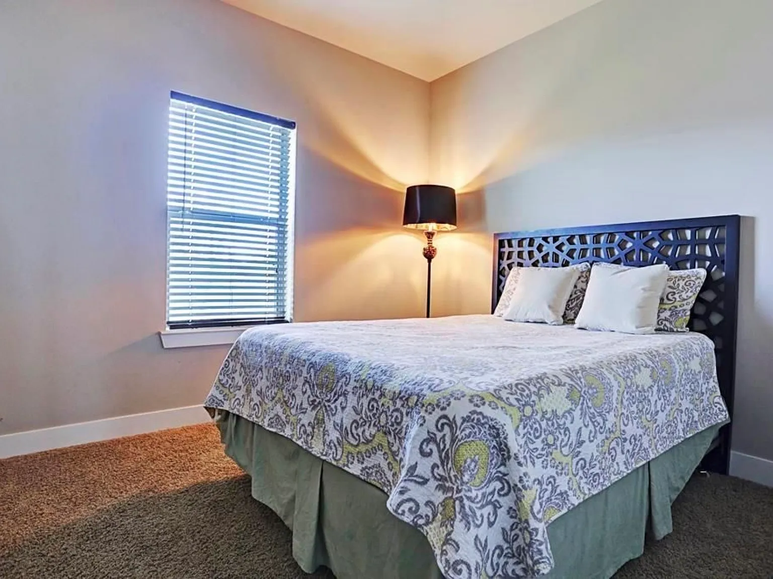 2 bed, 2.5 bath, 2400 sqft, $950 — Photo 4