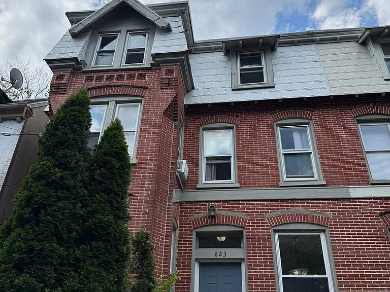 823 N Jackson St — Photo 1